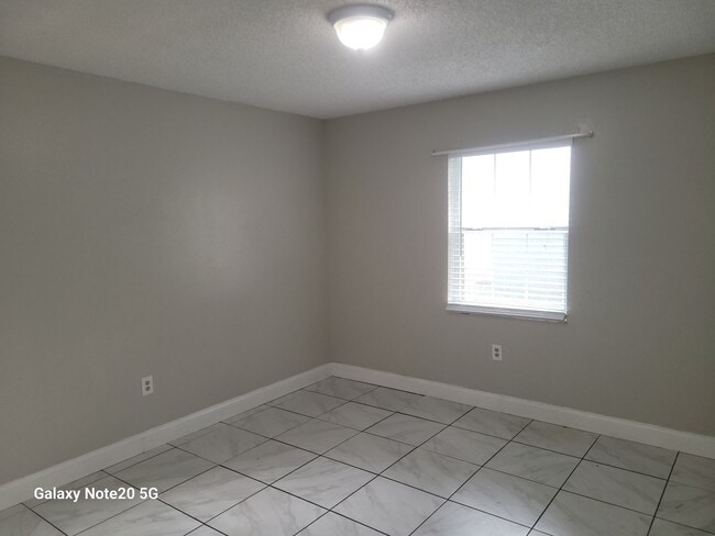 Building Photo - FOR RENT!! CUTE AND CHARMING 2 BEDROOM 1 B...