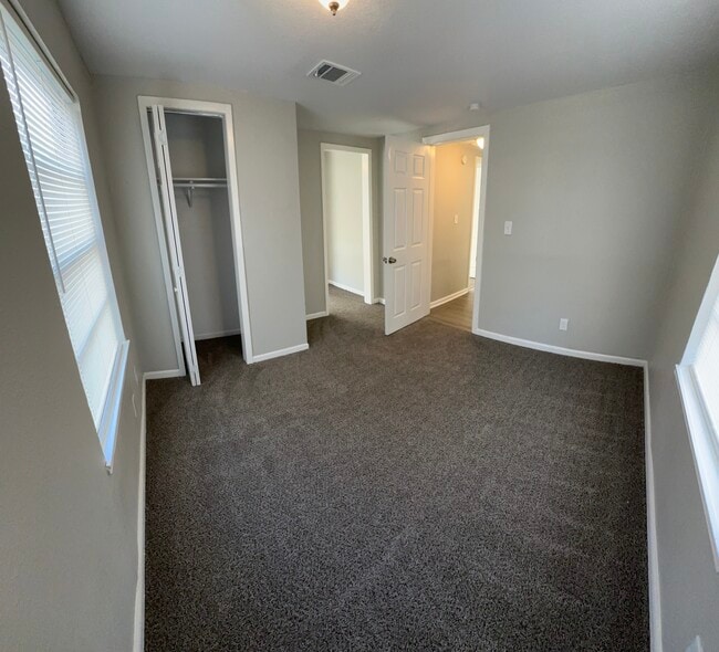 Building Photo - 2919 Le Tulle Ave