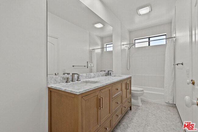 Building Photo - 3665 Alta Mesa Dr