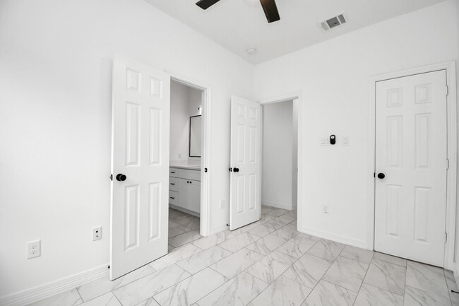 Building Photo - 9003 Prairie View Dr