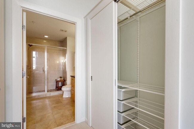 Building Photo - Incredible 11th Floor 2BR/2BA Condo (including reserved garage parking) in Vibrant Mount Vernon T...