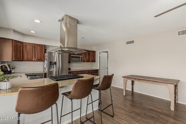 Building Photo - 3741 W Poinsettia Dr