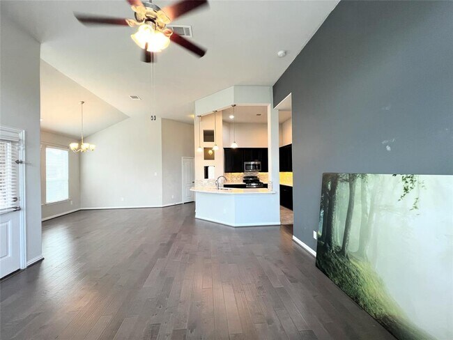 Building Photo - 613 Palmilla St
