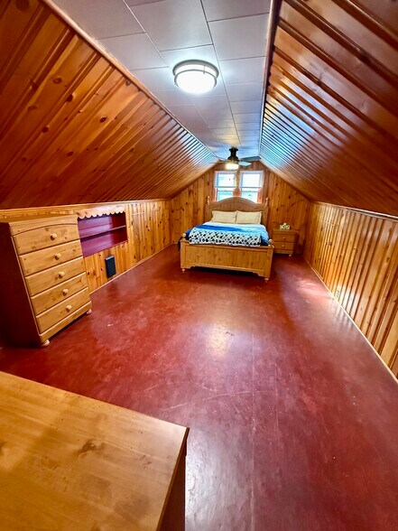 2nd floor bedroom - 1005 Kellogg Ave