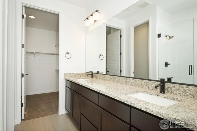 Building Photo - Beautiful 3 bed/3.5 bath Superior Townhome - Available May 4th!