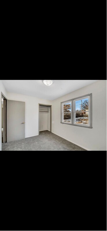 Building Photo - 406 E Adams St