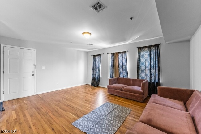 Building Photo - 448 S 13th St