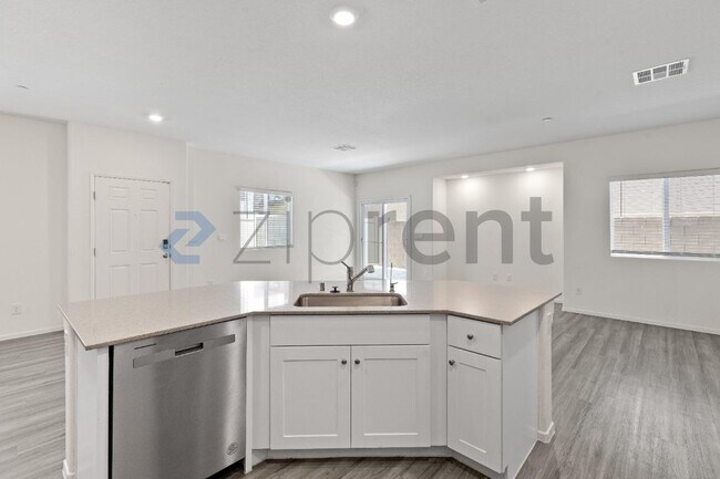 Building Photo - Unit Unit 3