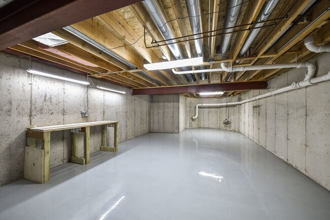 Building Photo - 310 Delnor Glen Dr