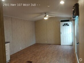 Building Photo - 2 bed 1 bath available!