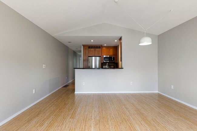 Building Photo - 923 SE 34th Ave