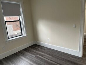 Building Photo - PACKARDS CORNER Sunny Studio EVERYTHING INCLUDED, TOP FLOOR now or MAY