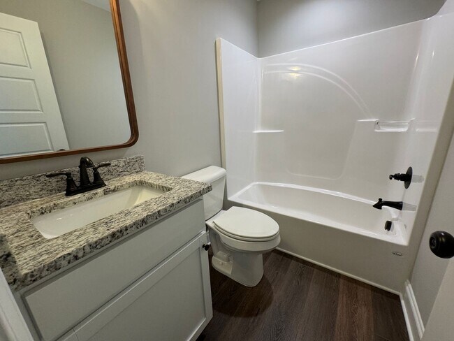 Building Photo - NEWER 4/2.5 House in Armuchee-$2,195