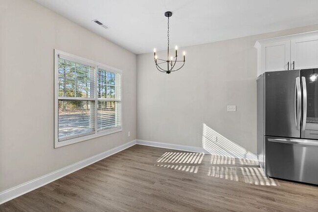 Building Photo - 3 Bedroom, 2.5 Bath Home with Bonus Room