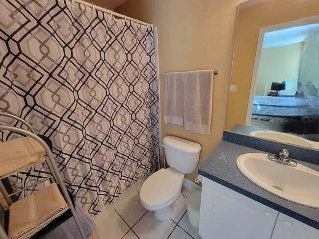 Building Photo - 4278 Avon Park Cir