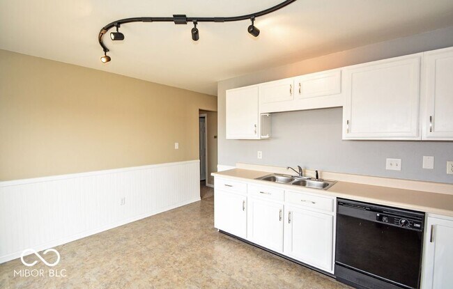 Building Photo - 1994 Falcon Ct