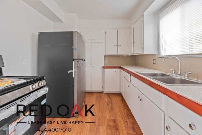 Building Photo - 3331 W 84th St