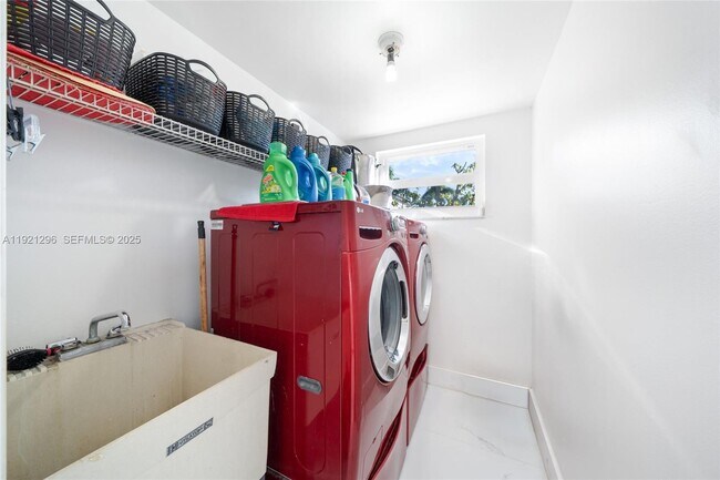 Building Photo - 15484 SW 42nd Terrace