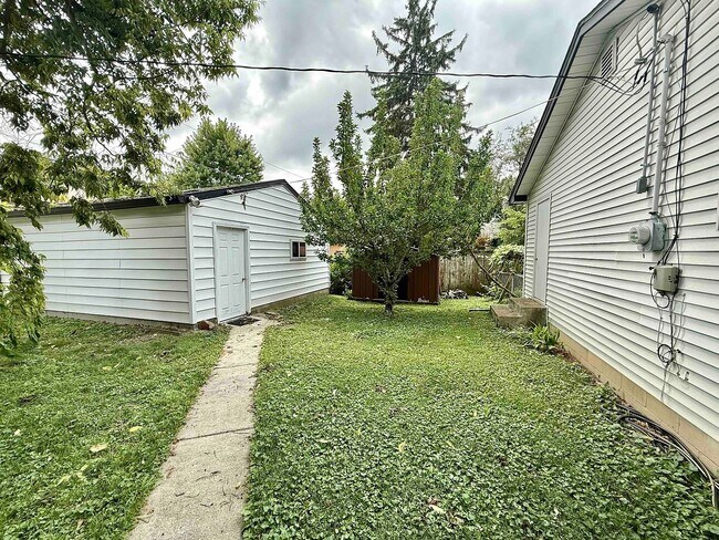 Building Photo - 6031 Carrollton Ave
