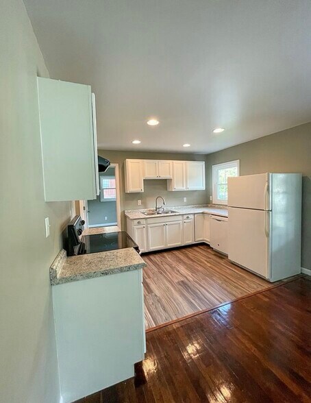 Kitchen - 612 Cove Rd