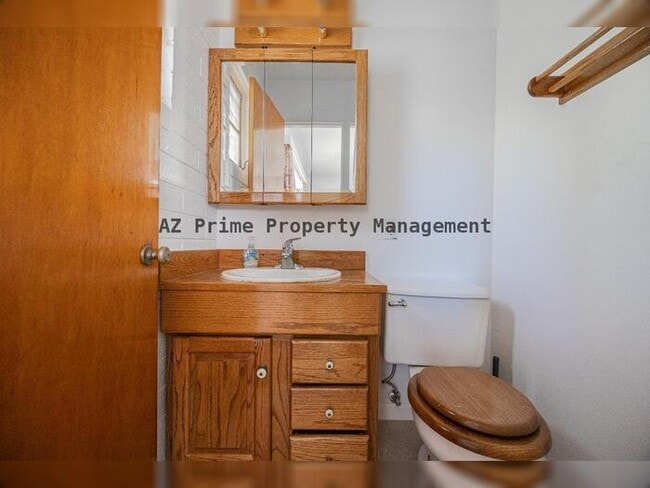 Building Photo - 530 W 15th St