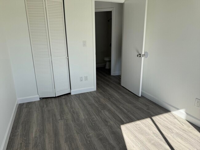 Building Photo - 1403 Wharf Ln