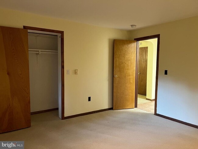 Building Photo - 707 Schindler Dr