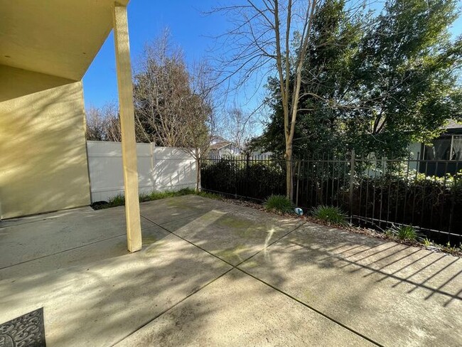 Building Photo - Open House 1/31 @4:00pm, Gorgeous 3 Bedroo...