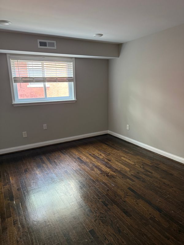 Building Photo - 1231 Laidlaw Ave