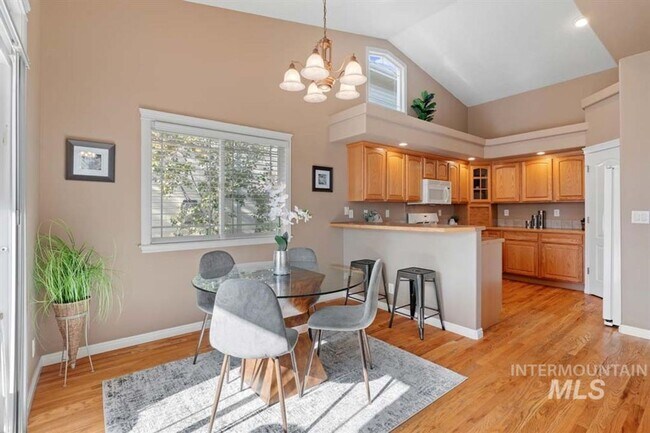 Building Photo - SE Boise 2 Story Charmer