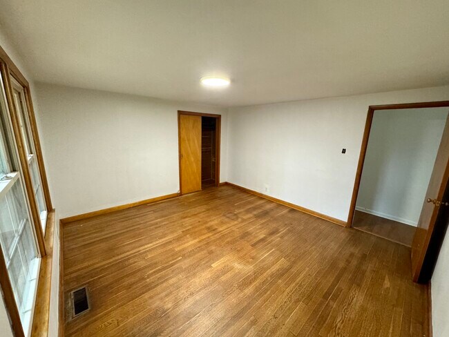 Building Photo - 200 E Glendora Dr