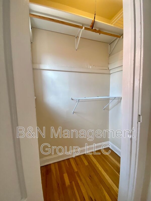 Building Photo - 1059 W Dakin St