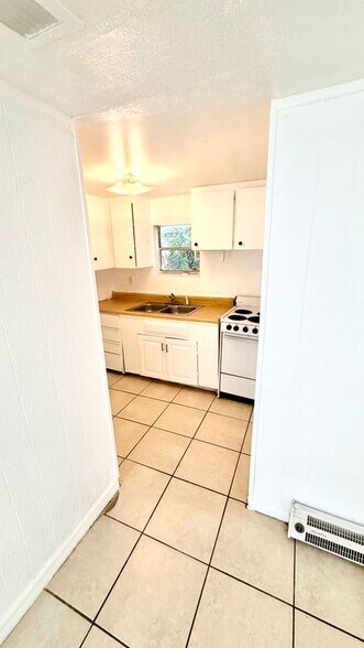 Building Photo - 138 S Peninsula Dr
