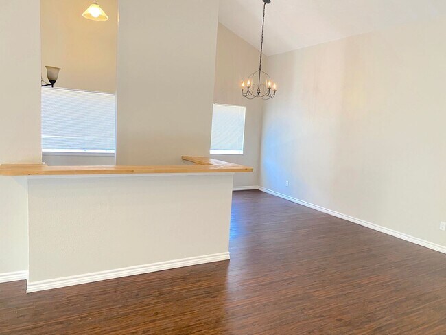 Building Photo - Richmond Area Beauty with Open Family Area