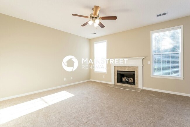 Building Photo - 4 Bedroom Pet-Friendly Home in Douglasville, GA with Main Street Renewal