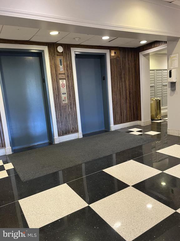 Building Photo - 8315 N Brook Ln