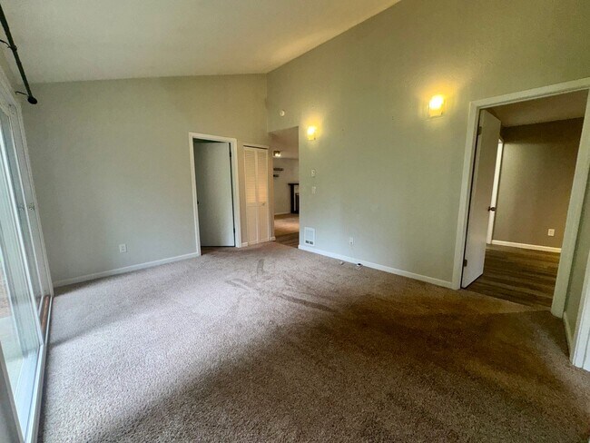 Building Photo - 2 Week Move In Special - 3 Bedroom, 2 Bath...