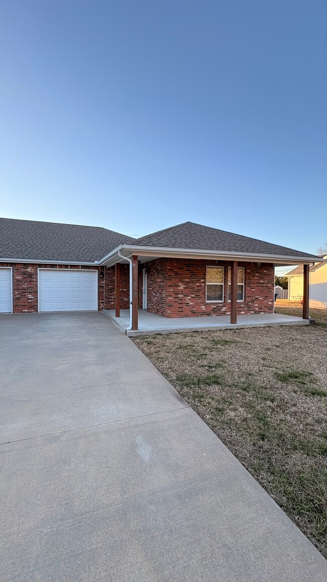 Building Photo - 1614 S College St