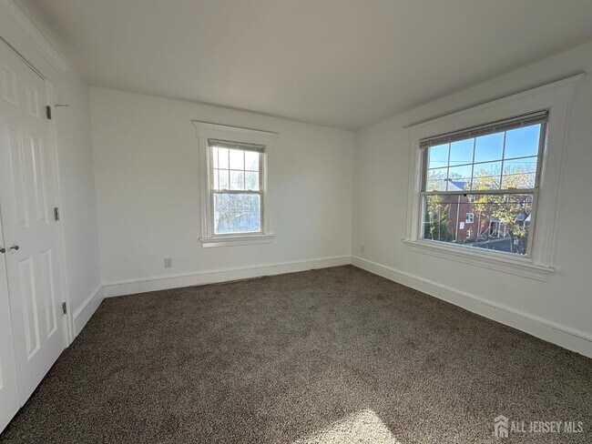 Building Photo - 511 Grove St