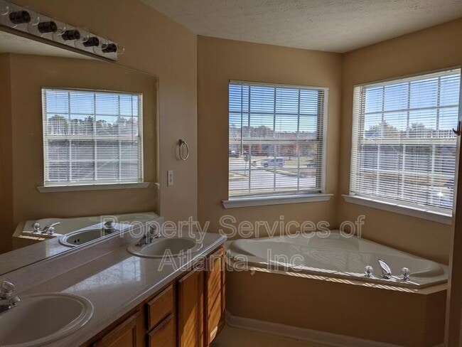 Building Photo - 1815 Rest Haven Ln