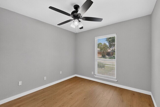 Building Photo - 243 Woodhurst Dr