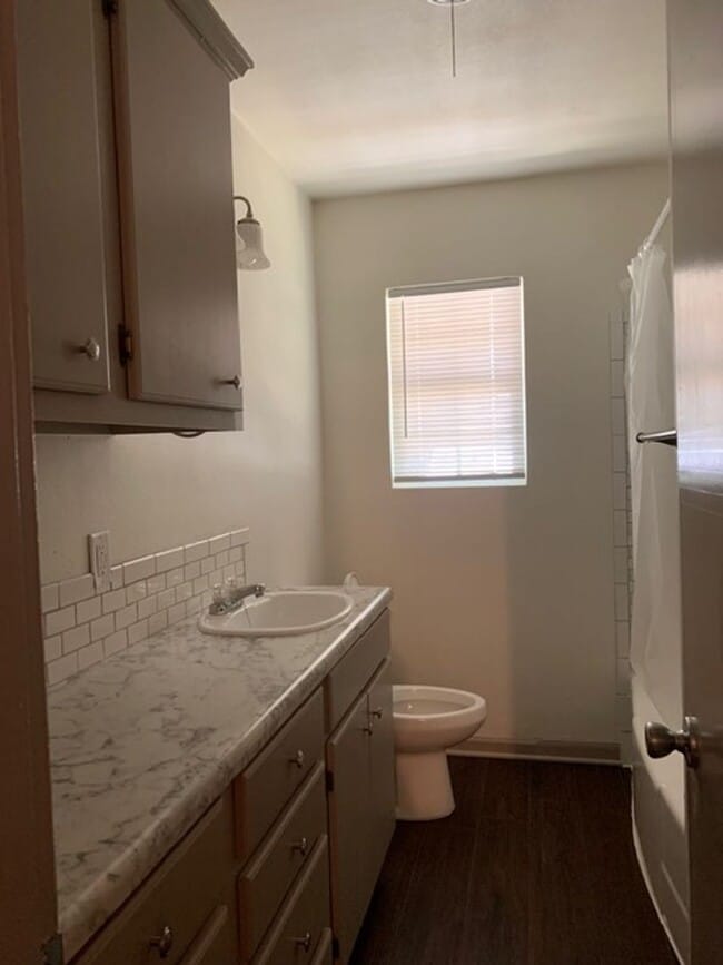 Building Photo - 1400 Glendale St