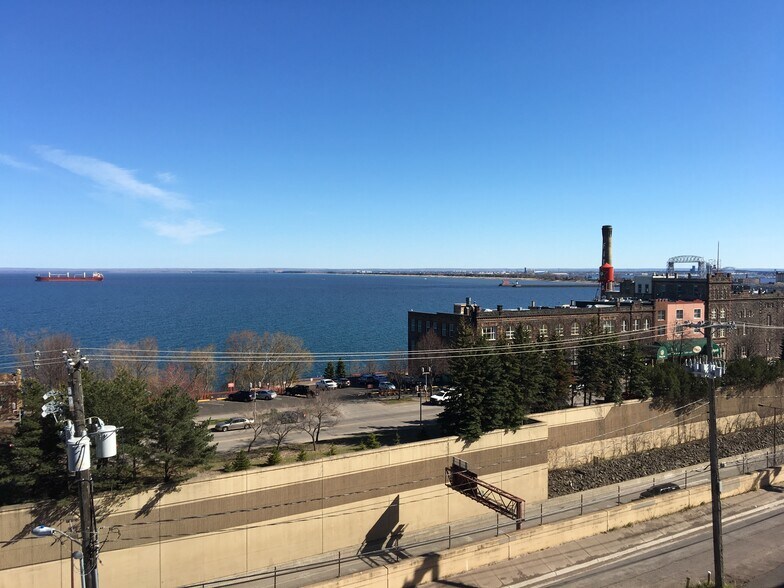 Building Photo - 624 E 1st St