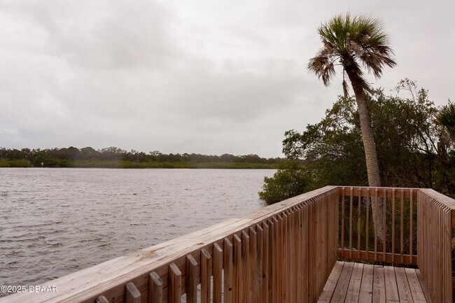 Building Photo - 326 Riverfront Wy