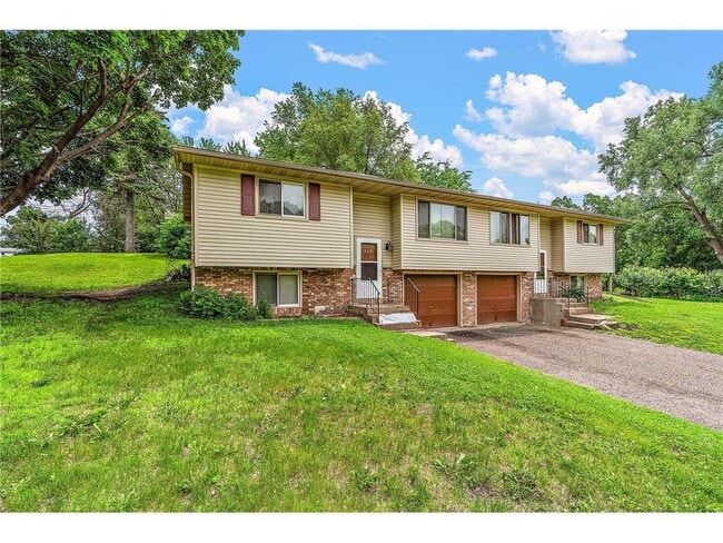 Building Photo - 964 McKnight Rd S