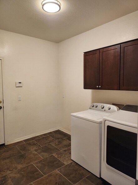 Building Photo - 5225 W Siesta Way