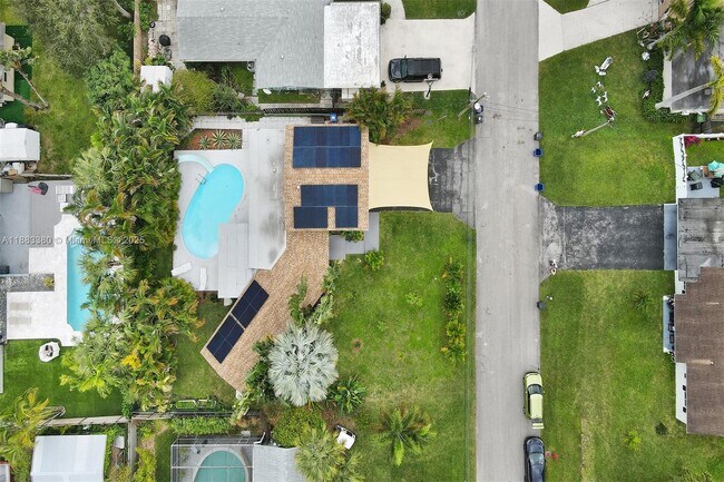 Building Photo - 2700 SW 34th Ave