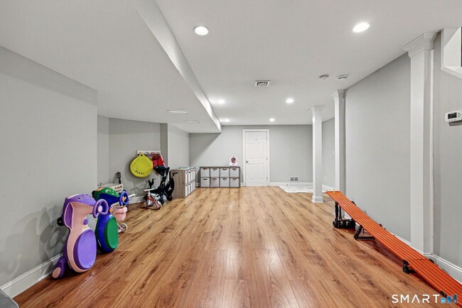 Building Photo - 4 Sickle Bar Ln