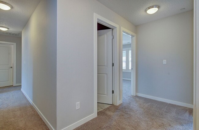 Building Photo - STUNNING CAMAS NORTH HILLS 4 BR, 3.5 BATH ...