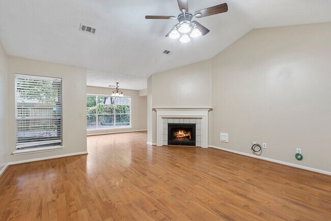Building Photo - 207 N Dreamweaver Cir